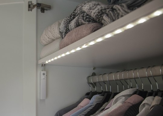 LED-valonauha liiketunnistimella / yövalaisin