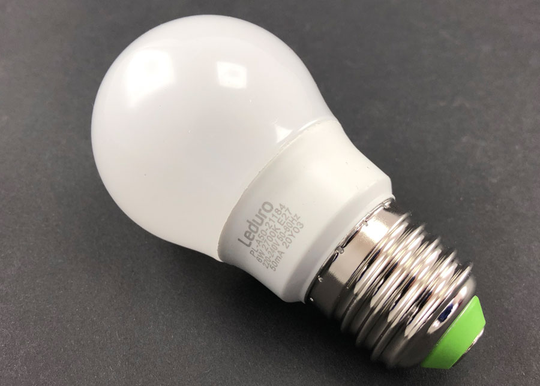LED lamppu E27 6 W